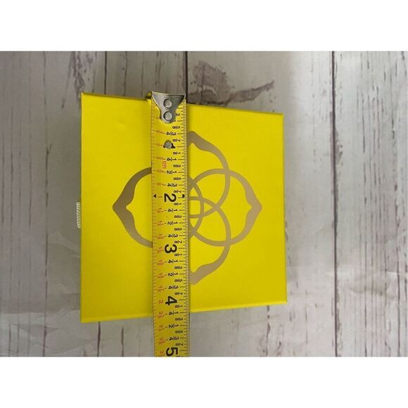 Kendra Scott gift box and bag set - Picture 9 of 11